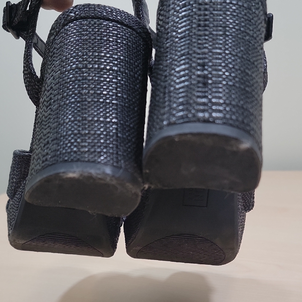 Kenneth Cole Reaction Reeva Platform Heels - Picture 11 of 16